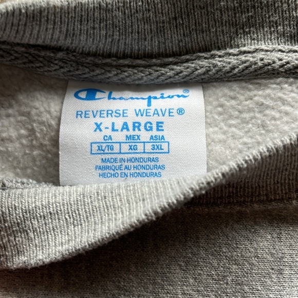 Champion Crewneck - Picture 3 of 4